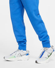 Lade das Bild in den Galerie-Viewer, Nike Sportswear Club Jogginghose Fleece Signal Blue BV2671-403
