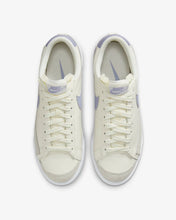 Lade das Bild in den Galerie-Viewer, Nike Blazer Low Platform sail indigo haze DJ0292-110
