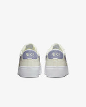 Lade das Bild in den Galerie-Viewer, Nike Blazer Low Platform sail indigo haze DJ0292-110
