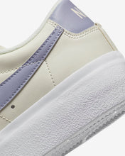 Lade das Bild in den Galerie-Viewer, Nike Blazer Low Platform sail indigo haze DJ0292-110
