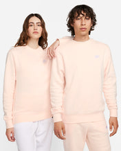 Lade das Bild in den Galerie-Viewer, Nike Sportswear Club Sweatshirt Fleece Guave BV2662-838
