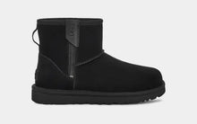 Lade das Bild in den Galerie-Viewer, UGG Classic Mini Bailey Zip Boot Black 1151230
