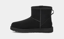 Lade das Bild in den Galerie-Viewer, UGG Classic Mini Bailey Zip Boot Black 1151230
