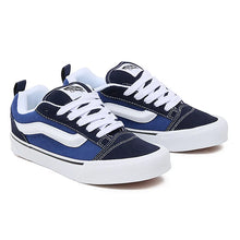 Lade das Bild in den Galerie-Viewer, VANS Knu Skool navy white VN0009QCNWD
