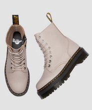 Lade das Bild in den Galerie-Viewer, Dr.Martens Jadon III Pisa Vintage Taupe Plateau 31159348
