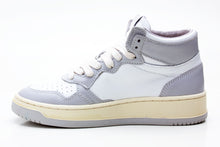 Lade das Bild in den Galerie-Viewer, Autry Action Shoes Sneaker Medalist Mid Men white vapor AUMMWB10
