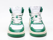 Lade das Bild in den Galerie-Viewer, Autry Action Shoes Sneaker Medalist Mid Men white green AUMMWB03
