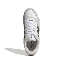 Lade das Bild in den Galerie-Viewer, Adidas Courtic Sneaker white olive GX4370
