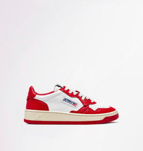 Lade das Bild in den Galerie-Viewer, Autry Action Shoes Sneaker Medalist Low Women white red AULWWB02
