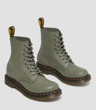 Lade das Bild in den Galerie-Viewer, Dr.Martens 1460 Pascal Khaki Green Virginia 27641384
