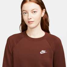 Lade das Bild in den Galerie-Viewer, Nike Sportswear Essential Sweatshirt braun BV4110
