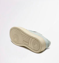 Lade das Bild in den Galerie-Viewer, Autry Action Shoes Sneaker Medalist Low Women light blue AULWGG25
