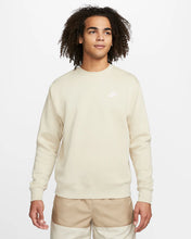 Lade das Bild in den Galerie-Viewer, Nike Sportswear Club Sweatshirt Fleece rattan BV2662-206
