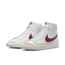 Lade das Bild in den Galerie-Viewer, Nike Blazer Mid ‘77 white beetroot BQ6806-120
