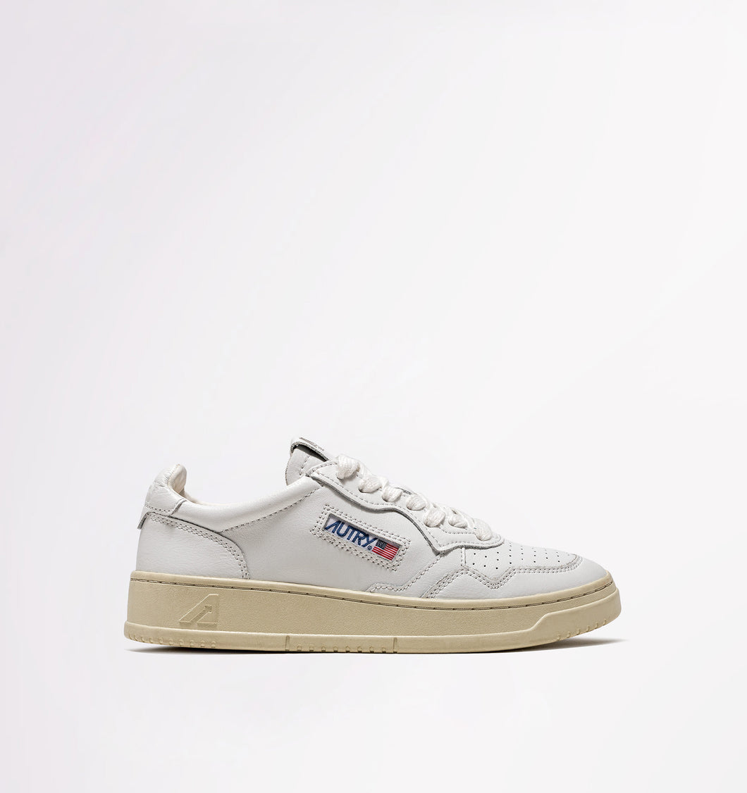Autry Action Shoes Sneaker Medalist Low Women white AULWLL15