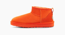 Lade das Bild in den Galerie-Viewer, UGG Classic Ultra Mini Boot Orange Soda 1116109
