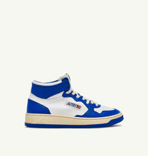 Lade das Bild in den Galerie-Viewer, Autry Action Shoes Sneaker Medalist Mid Men white princ blue AUMMWB15
