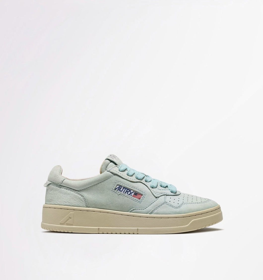 Autry Action Shoes Sneaker Medalist Low Women light blue AULWGG25