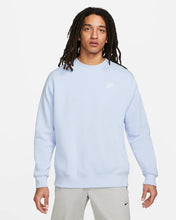 Lade das Bild in den Galerie-Viewer, Nike Sportswear Club Sweatshirt Fleece light marine BV2662-548

