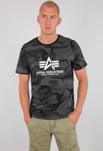 Lade das Bild in den Galerie-Viewer, Alpha Industries Basic T-Shirt Camo schwarz grau Camouflage 100501C-125
