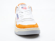 Lade das Bild in den Galerie-Viewer, Autry Action Shoes Sneaker Open Mid Women white orange AOMWSM05
