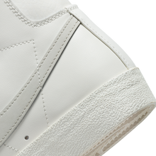 Lade das Bild in den Galerie-Viewer, Nike Blazer Mid ‘77 white bone CZ1055-120
