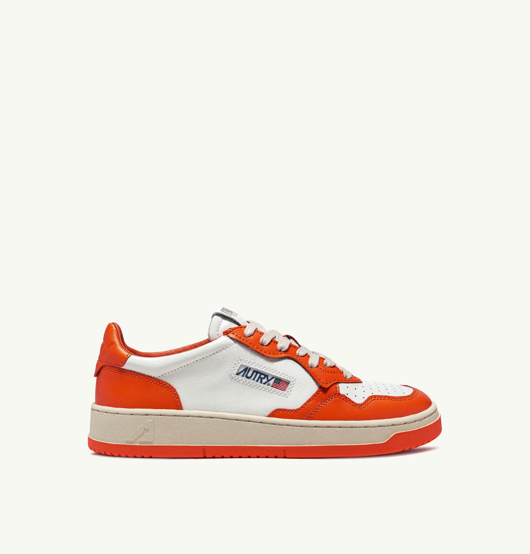 Autry Action Shoes Sneaker Medalist Low Women white tangerine AULWWB21