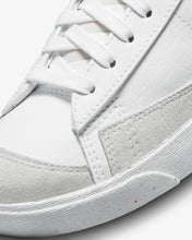 Lade das Bild in den Galerie-Viewer, Nike Blazer Mid ‘77 Next Nature white barelygreen DQ4124-102
