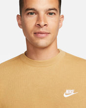 Lade das Bild in den Galerie-Viewer, Nike Sportswear Club Sweatshirt Fleece Elemental Gold BV2662-722
