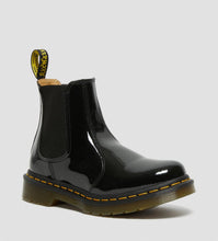 Lade das Bild in den Galerie-Viewer, Dr.Martens 2976 Patent black Chelsea Boots schwarz 25278001
