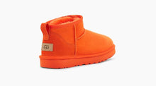 Lade das Bild in den Galerie-Viewer, UGG Classic Ultra Mini Boot Orange Soda 1116109
