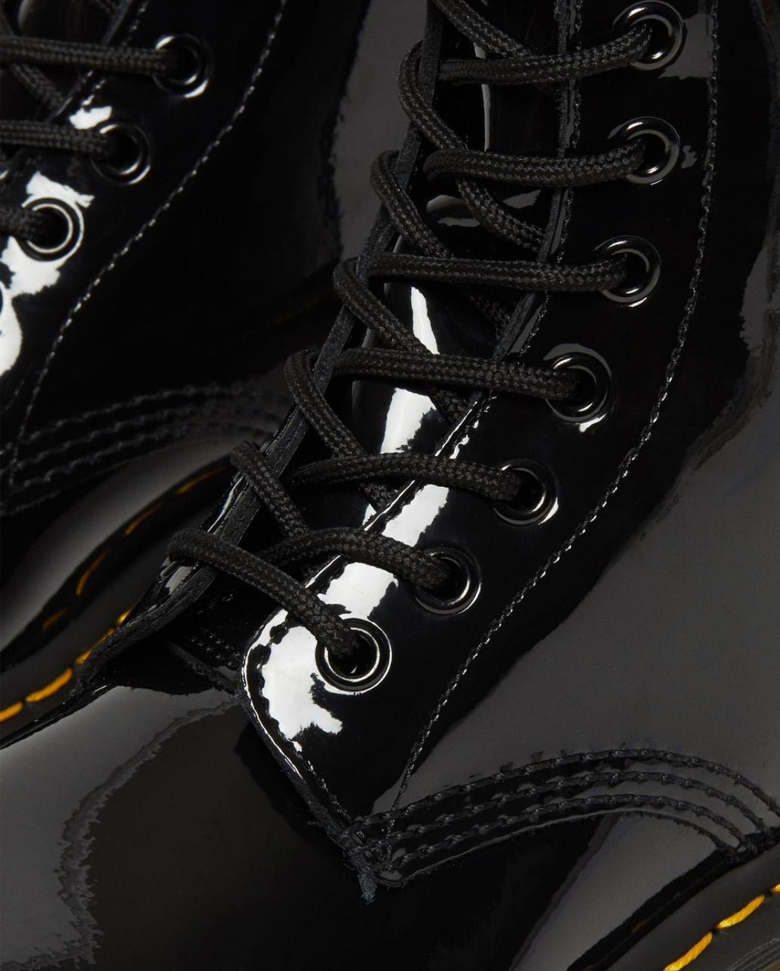 Black t lamper doc martens online