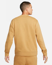 Lade das Bild in den Galerie-Viewer, Nike Sportswear Club Sweatshirt Fleece Elemental Gold BV2662-722
