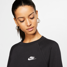 Lade das Bild in den Galerie-Viewer, Nike Sportswear Essential Sweatshirt black BV4110-010
