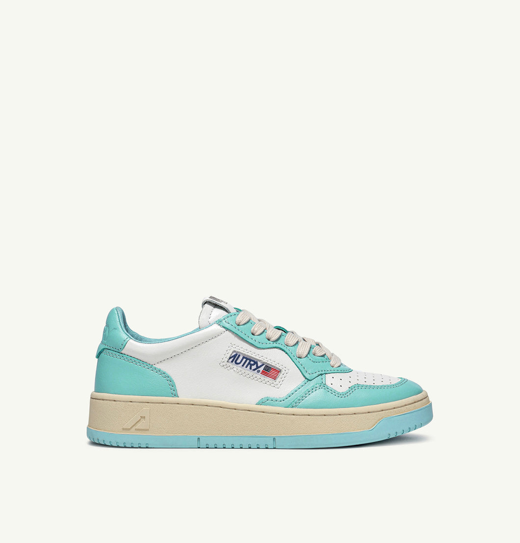 Autry Action Shoes Sneaker Medalist Low Women white turquoise AULWWB20