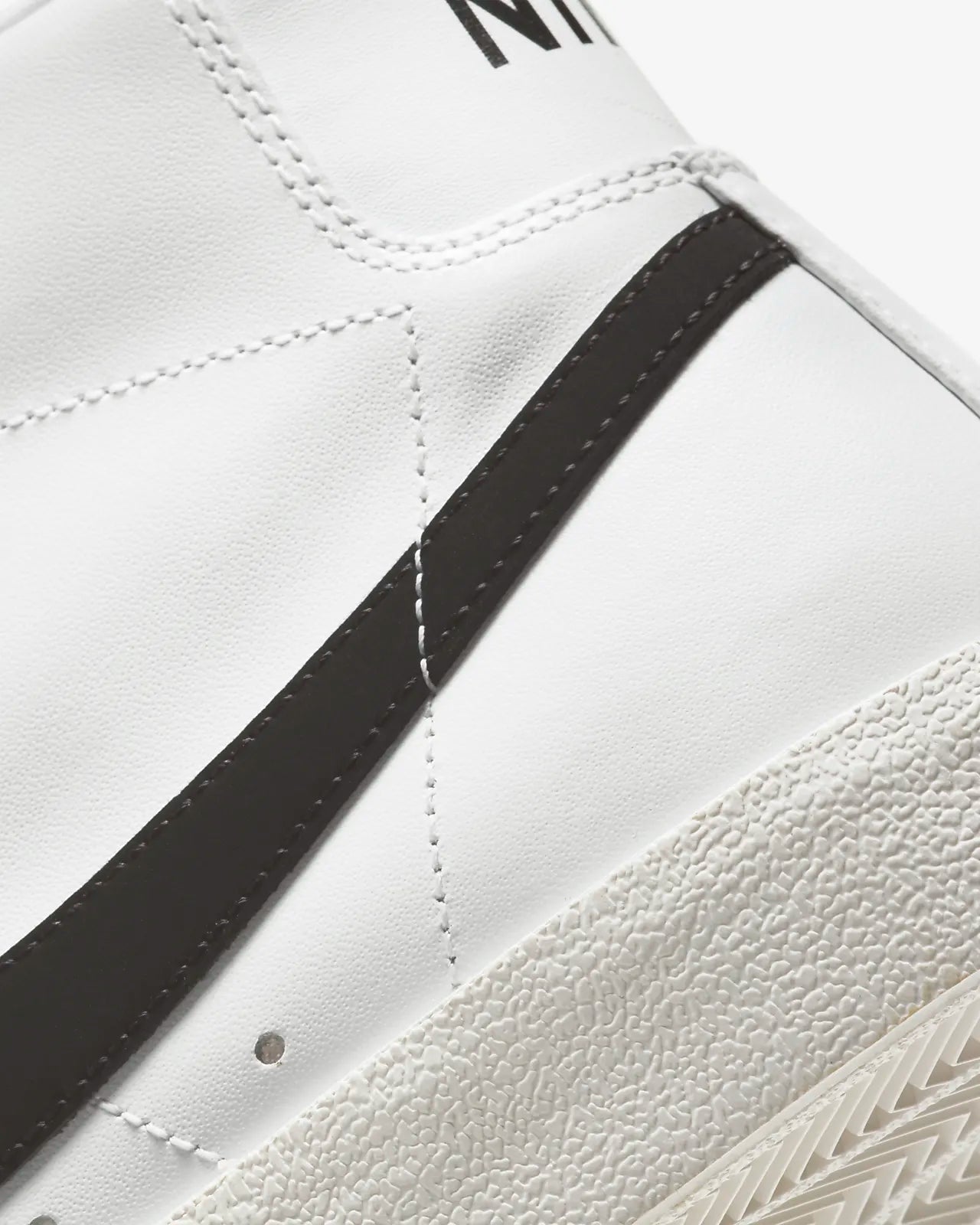 Nike Blazer Mid ‘77 white black BQ6806-100