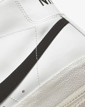 Lade das Bild in den Galerie-Viewer, Nike Blazer Mid ‘77 white black BQ6806-100
