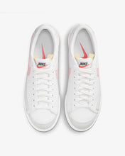 Lade das Bild in den Galerie-Viewer, Nike Blazer Low Platform white pink DJ0292-103
