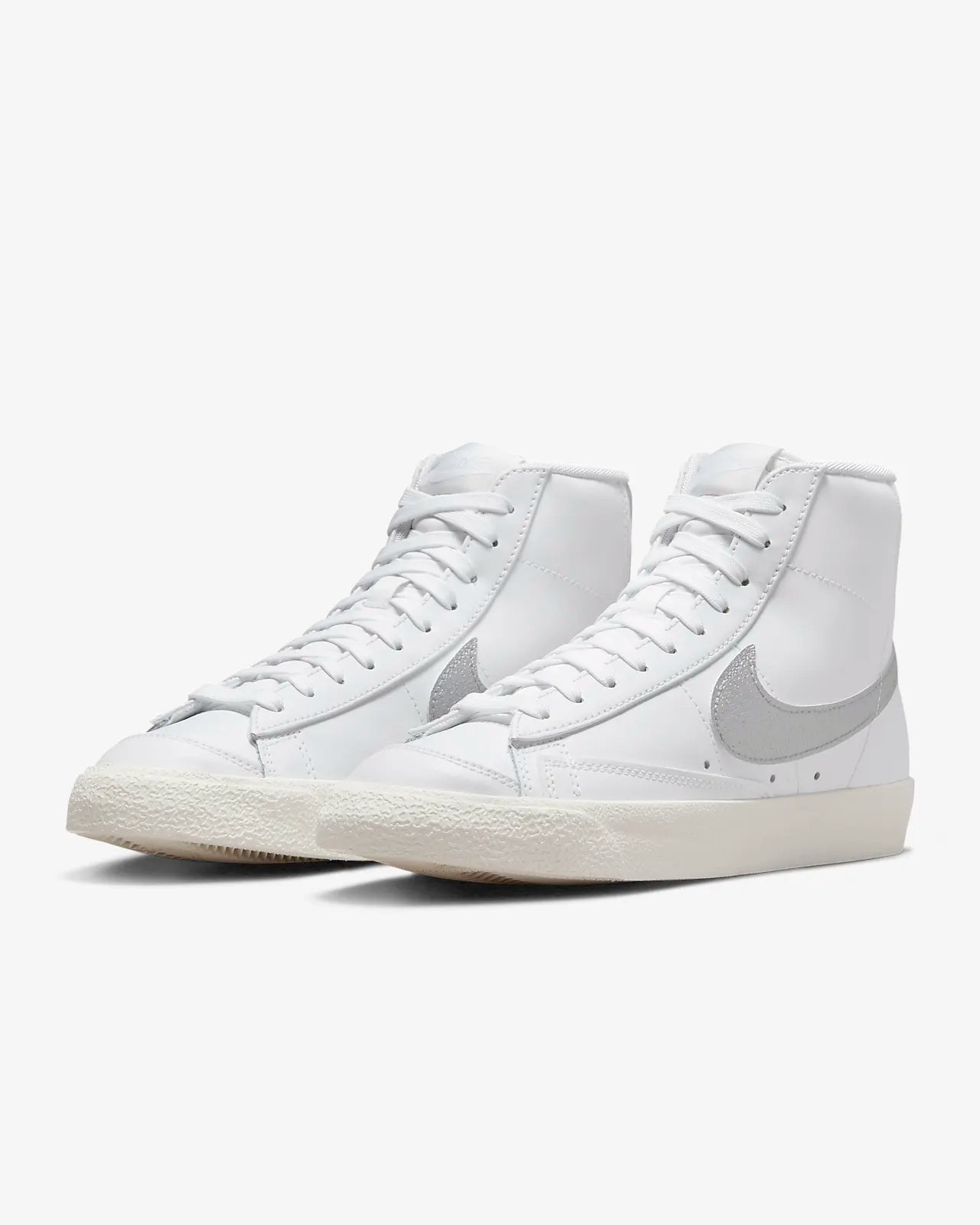 Nike Blazer Mid ‘77 Essential white silver DQ7574-100