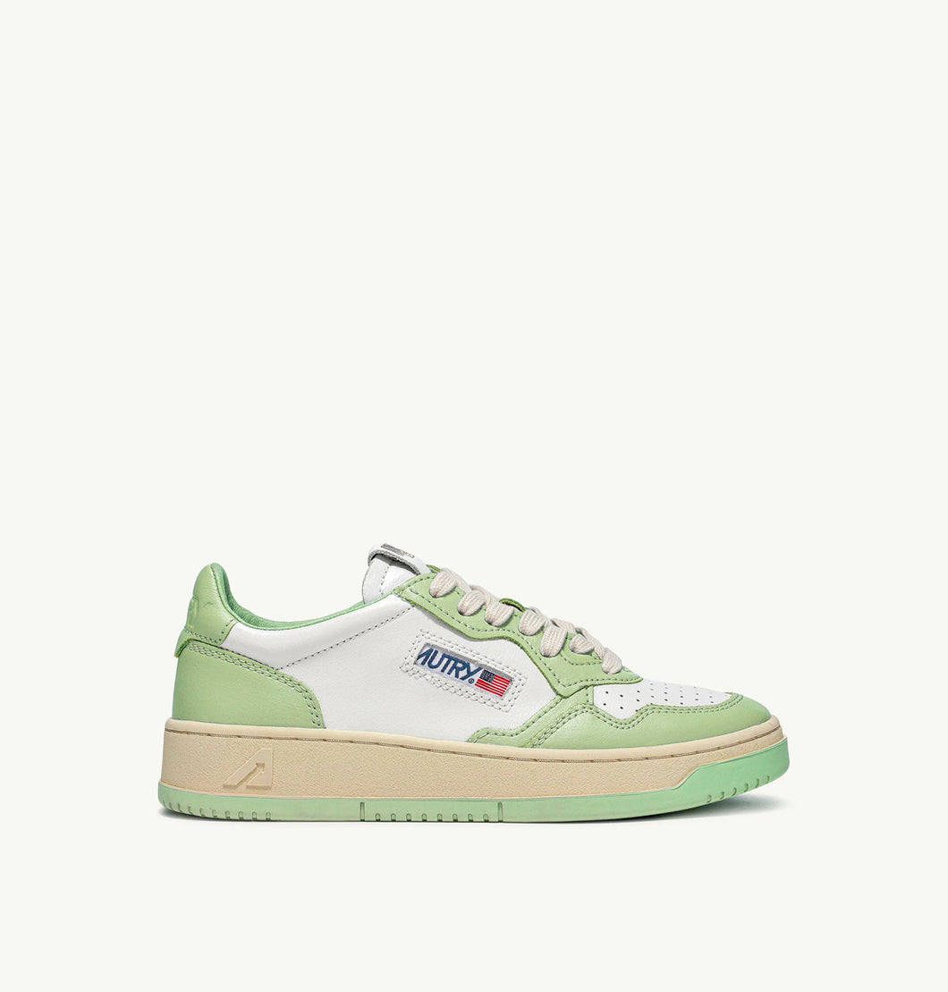 Autry Action Shoes Sneaker Medalist Low Women white nile green AULWWB24
