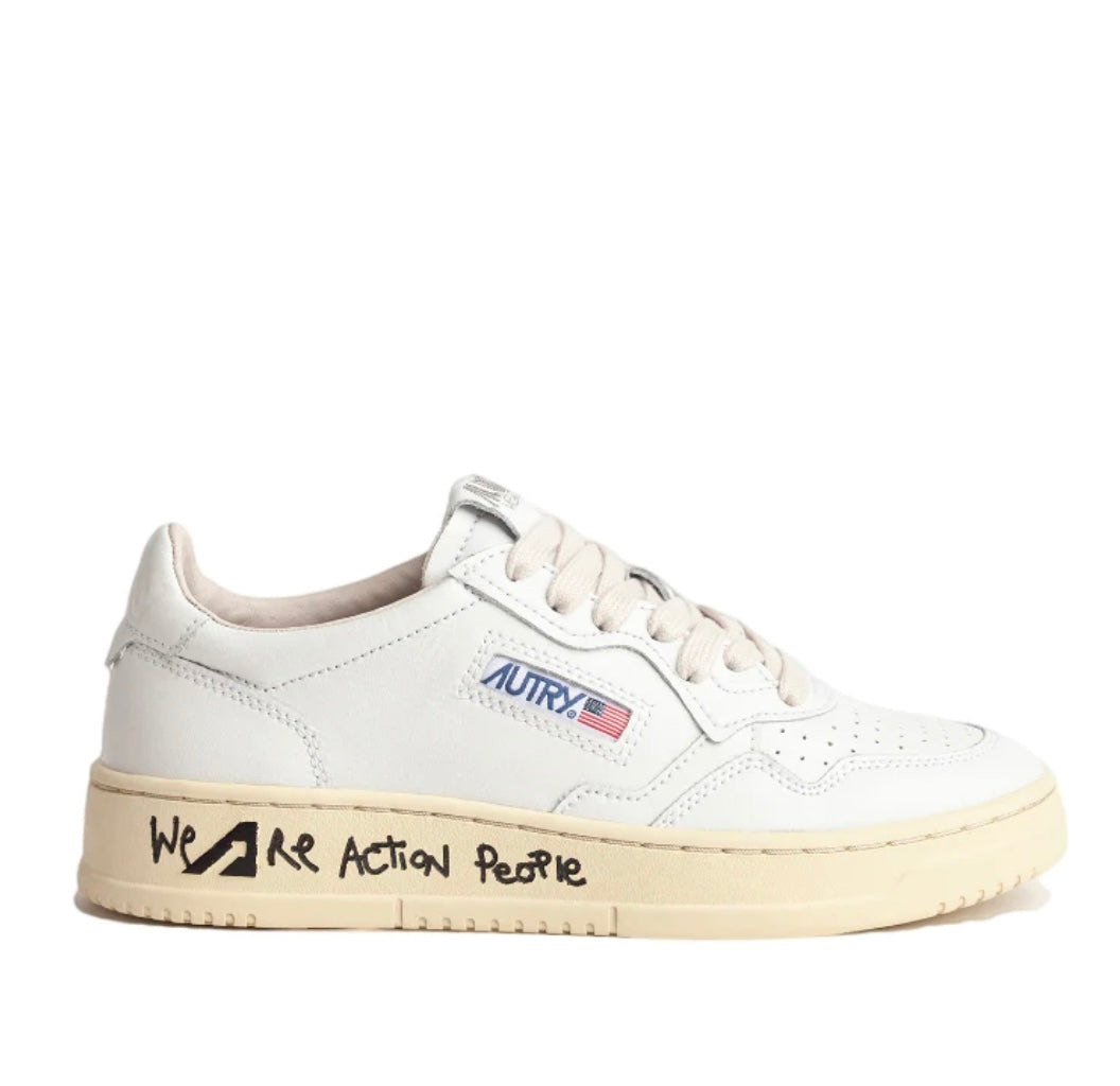 Autry Action Shoes Sneaker Medalist Low Women white draw We Are Action People AULWLD06