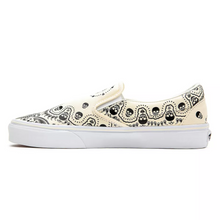 Lade das Bild in den Galerie-Viewer, VANS Classic Slip On BANDANA VN0A33TB42S
