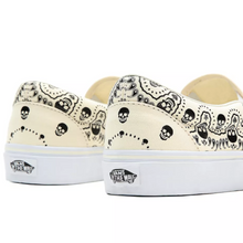 Lade das Bild in den Galerie-Viewer, VANS Classic Slip On BANDANA VN0A33TB42S
