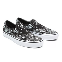 Lade das Bild in den Galerie-Viewer, VANS Classic Slip On BANDANA VN0A33TBD95
